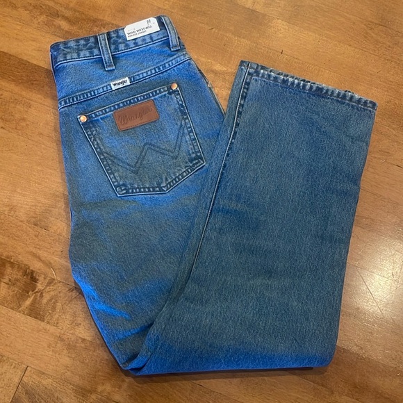 Wrangler Denim - Wrangler Wild West hi rise straight 27 x 28 NWT